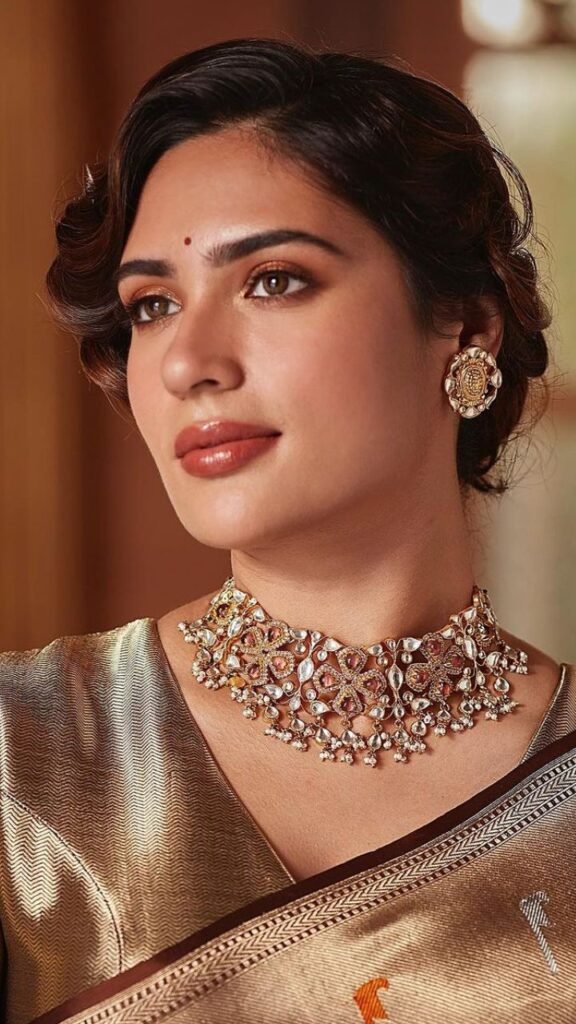 Tarini Kalingarayar in traditional attire with gold jewelry